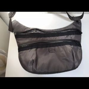 Lug Hippy  Gray Shoulder Bag